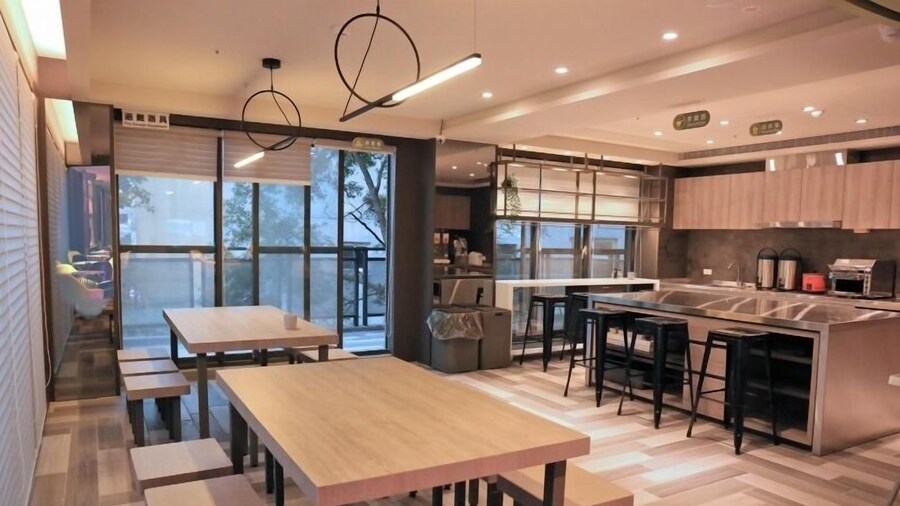 Kiwi Share Hotel - Zhongli Station Branch - Hostel