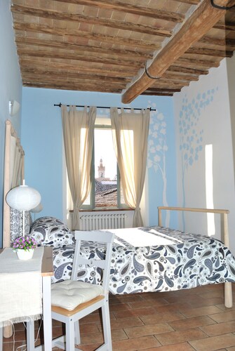 Accogliente appartamento con 4 camere da letto e graziosa terrazza