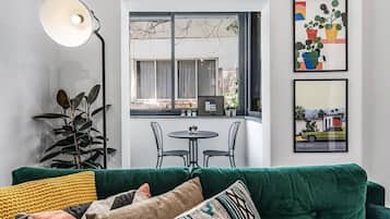 Appartement, 1 chambre | Coin séjour | Télévision à écran plat