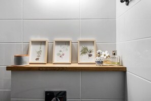 Apartment, 1 Bedroom | Bathroom amenities | Shower, towels, soap, shampoo - Urban Luxe Apartment - Central TLV (Tel Aviv)