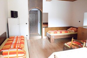 Dreibettzimmer (O3-Dreibettzimmer) | Kostenloses WLAN, Bettwäsche