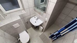 Apartment (GA4-Vier-Zimmer-Apartment) | Bathroom | Shower, towels - Zum Odenwald (Gorxheimertal)