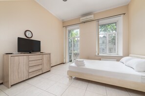 Apartment | 1 bedroom, blackout curtains, soundproofing, iron/ironing board - LeonRooms Pushkinskaya 34 (Odesa)