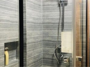 Desk, blackout curtains, free WiFi, bed sheets - Zhuozheng Xiangshu Inn (Suzhou)