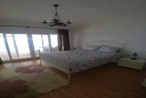 Villa | 5 bedrooms, iron/ironing board, free WiFi, bed sheets