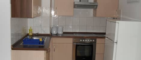 Basic-Apartment, 2 Schlafzimmer, Nichtraucher, Terrasse | Eigene Küche | Großer Kühlschrank, Ofen, Herdplatte, Kochgeschirr/Geschirr/Besteck