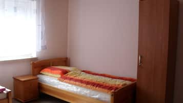 Basic-Apartment, 2 Schlafzimmer, Nichtraucher, Terrasse | Schreibtisch, kostenloses WLAN