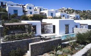 Kalesma Suite with Private Pool | Premium bedding, down duvets, free minibar items, in-room safe - Kalesma Mykonos (Mykonos)
