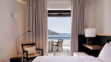 Deluxe Room with Sea View | Premium bedding, down comforters, free minibar items, in-room safe