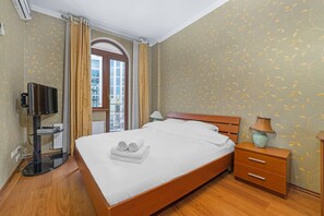 2 bedrooms, blackout curtains, soundproofing, iron/ironing board - LeonRooms Grecheskaya 5 (Odesa)