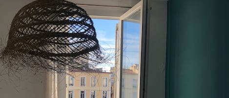 2 slaapkamers, een strijkplank/strijkijzer, gratis wifi, beddengoed