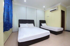 Standard Triple Room - SPOT ON 89857 Azra Inn Rumah Tumpangan (Kota Bharu)