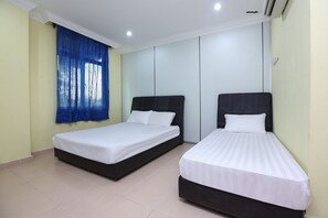 Standard Triple Room - SPOT ON 89857 Azra Inn Rumah Tumpangan (Kota Bharu)