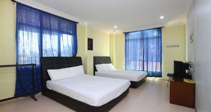 SPOT ON 89857 Azra Inn Rumah Tumpangan