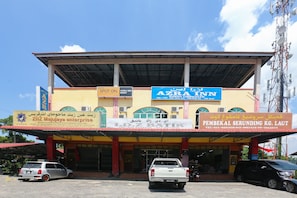Vista frontal de la propiedad