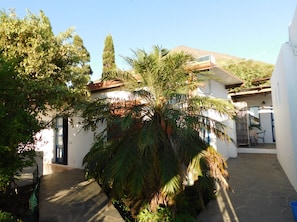 Courtyard - Case La Pergola (Santa Marina Salina)