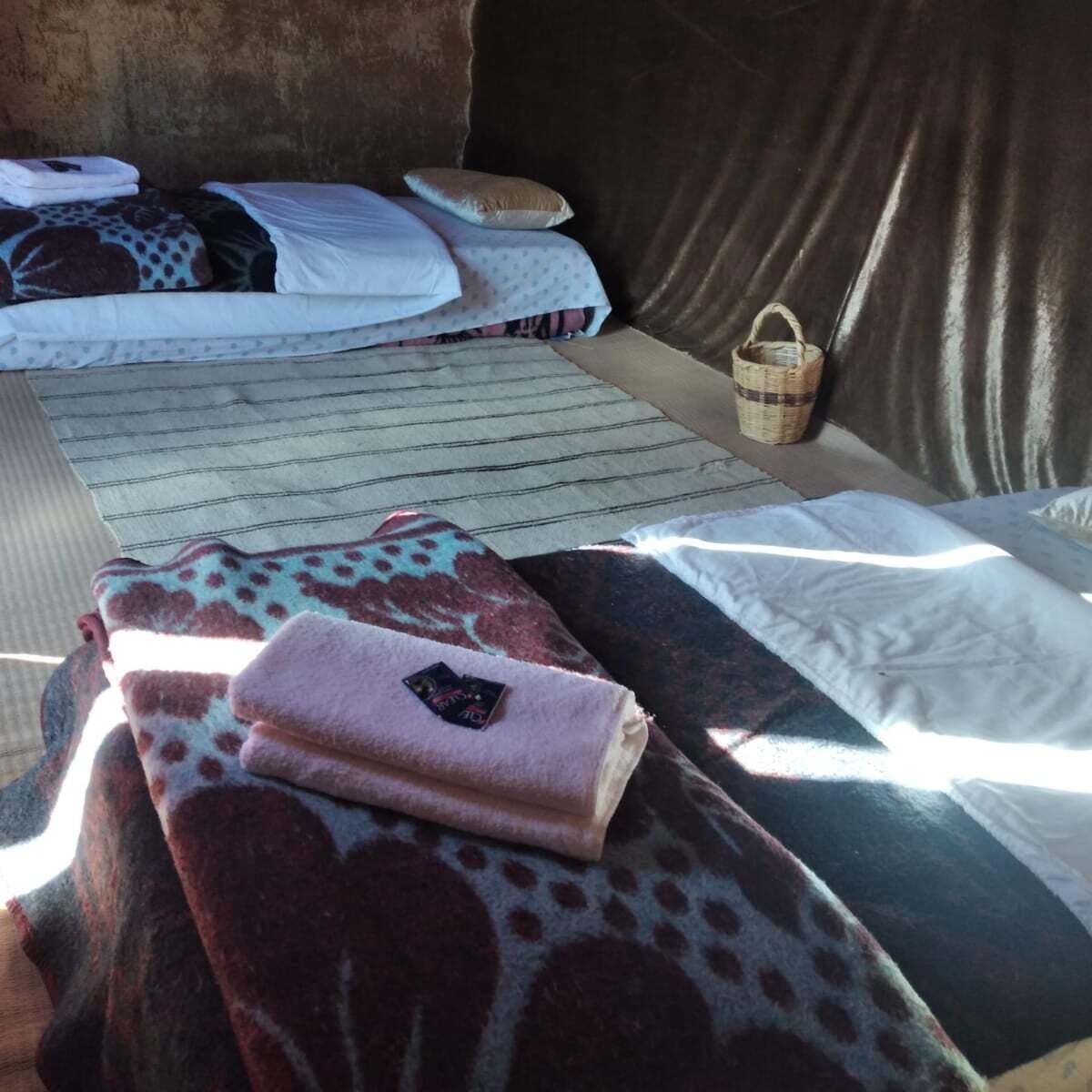 Basic-Zelt, Mehrere Betten (Double) | Zustellbetten, kostenloses WLAN, Bettwäsche