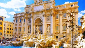 A grand building with ornate sculptures and a large fountain in front. - Roma Centrale Fidelis (Rome)