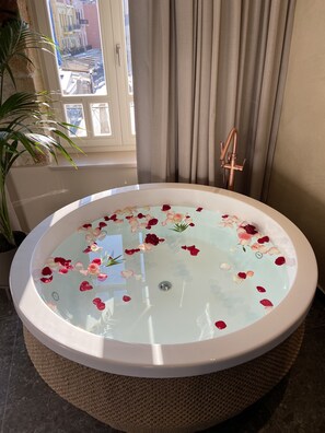 Luxury-Suite, 2 Schlafzimmer | Eigener Whirlpool