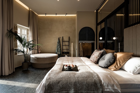 Luxury Suite, 2 Bedrooms | 2 bedrooms, premium bedding, pillow-top beds, free minibar