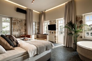 Luxury-Suite, 2 Schlafzimmer | 2 Schlafzimmer, hochwertige Bettwaren, Pillowtop-Betten