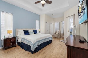 3 bedrooms, iron/ironing board, free WiFi, bed sheets - Dock on the Canal, Kayaks, Heated Pool - AHHHsome Sunsets - Sunset Oasis - Roelens Vacations (Cape Coral)