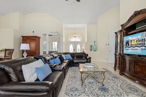 Interior - Dock on the Canal, Kayaks, Heated Pool - AHHHsome Sunsets - Sunset Oasis - Roelens Vacations (Cape Coral)