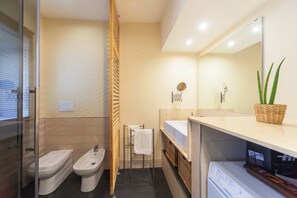 Een douche, een haardroger, een bidet