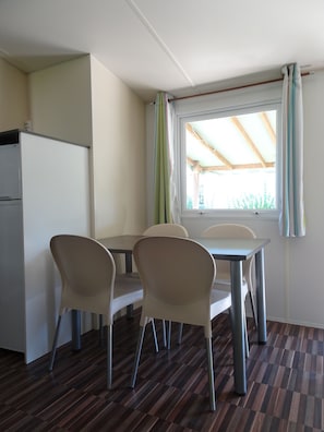Stacaravan, 3 slaapkamers | Woonruimte