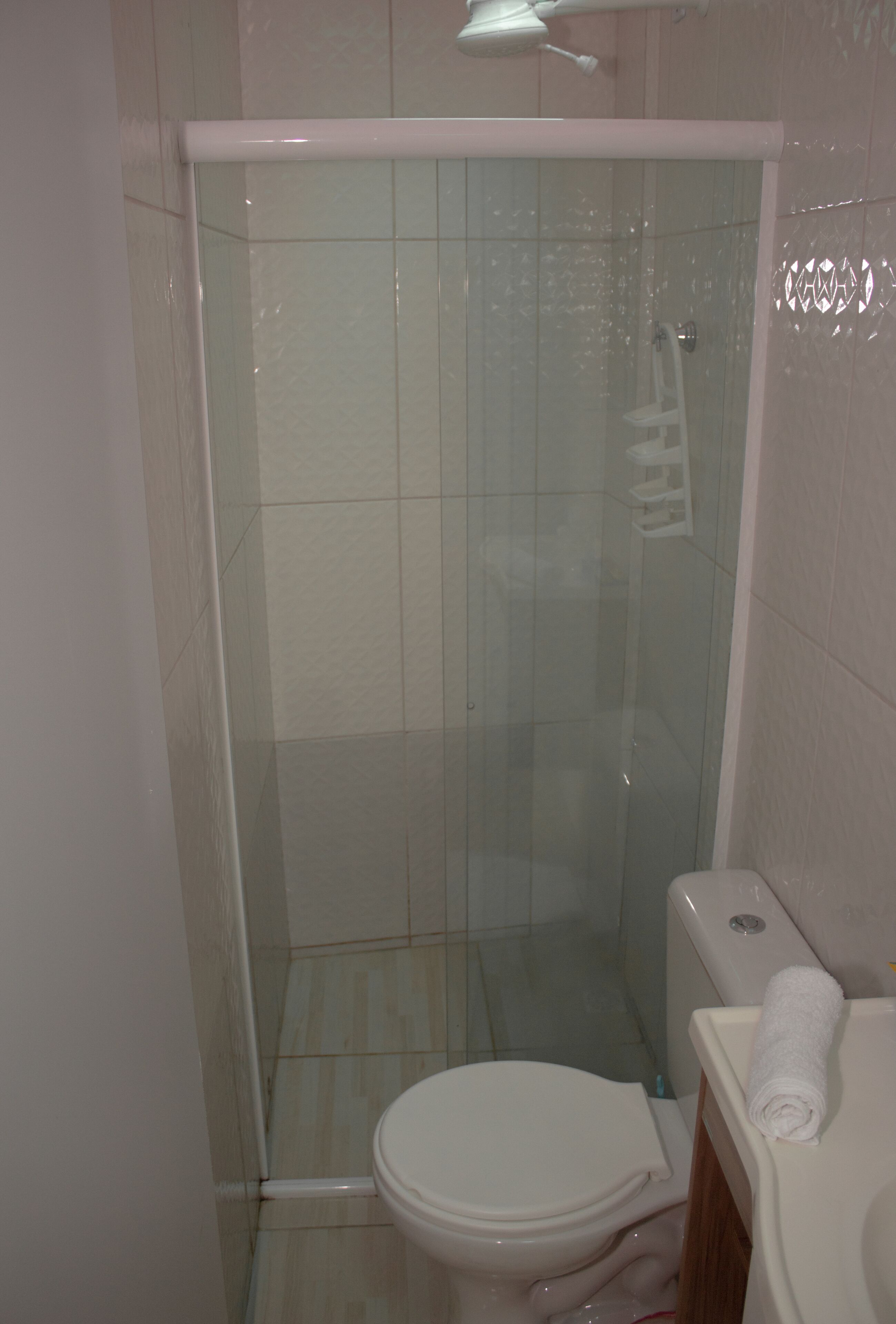 Basic-Studio (06) | Badezimmer | Dusche, Handtücher