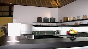 Ảnh chưa phân loại, 2 trong số 16 ảnh, nút