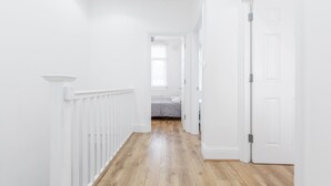 Unclassified image, 2 of 34, button - Modern & Spacious 3BR Terraced House (London)