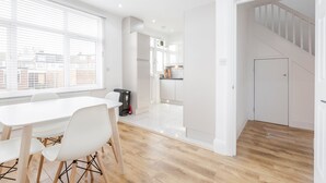 Unclassified image, 4 of 34, button - Modern & Spacious 3BR Terraced House (London)