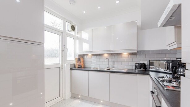Unclassified image, 1 of 34, button - Modern & Spacious 3BR Terraced House (London)