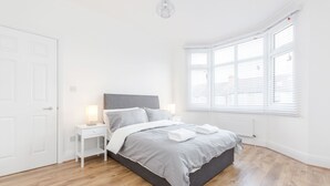 Unclassified image, 5 of 34, button - Modern & Spacious 3BR Terraced House (London)