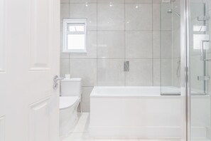 مغطس/حوض استحمام عميق
