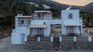 Front of property - Evdokia Studios (Sifnos)