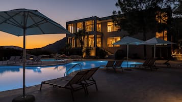 Seasonal outdoor pool, pool umbrellas, sun loungers