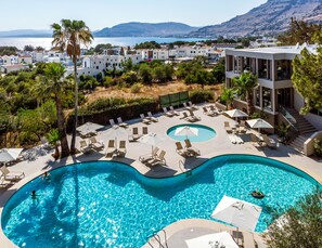 Seasonal outdoor pool, pool umbrellas, pool loungers - White Olive Premium Lindos - All Inclusive (Rhodes)