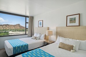 1 bedroom, iron/ironing board, WiFi, bed sheets - Block to Beach! Koko Resorts at the Waikiki Banyan 30th Floor Deluxe Ocean View,Free parking & Wifi (Honolulu)