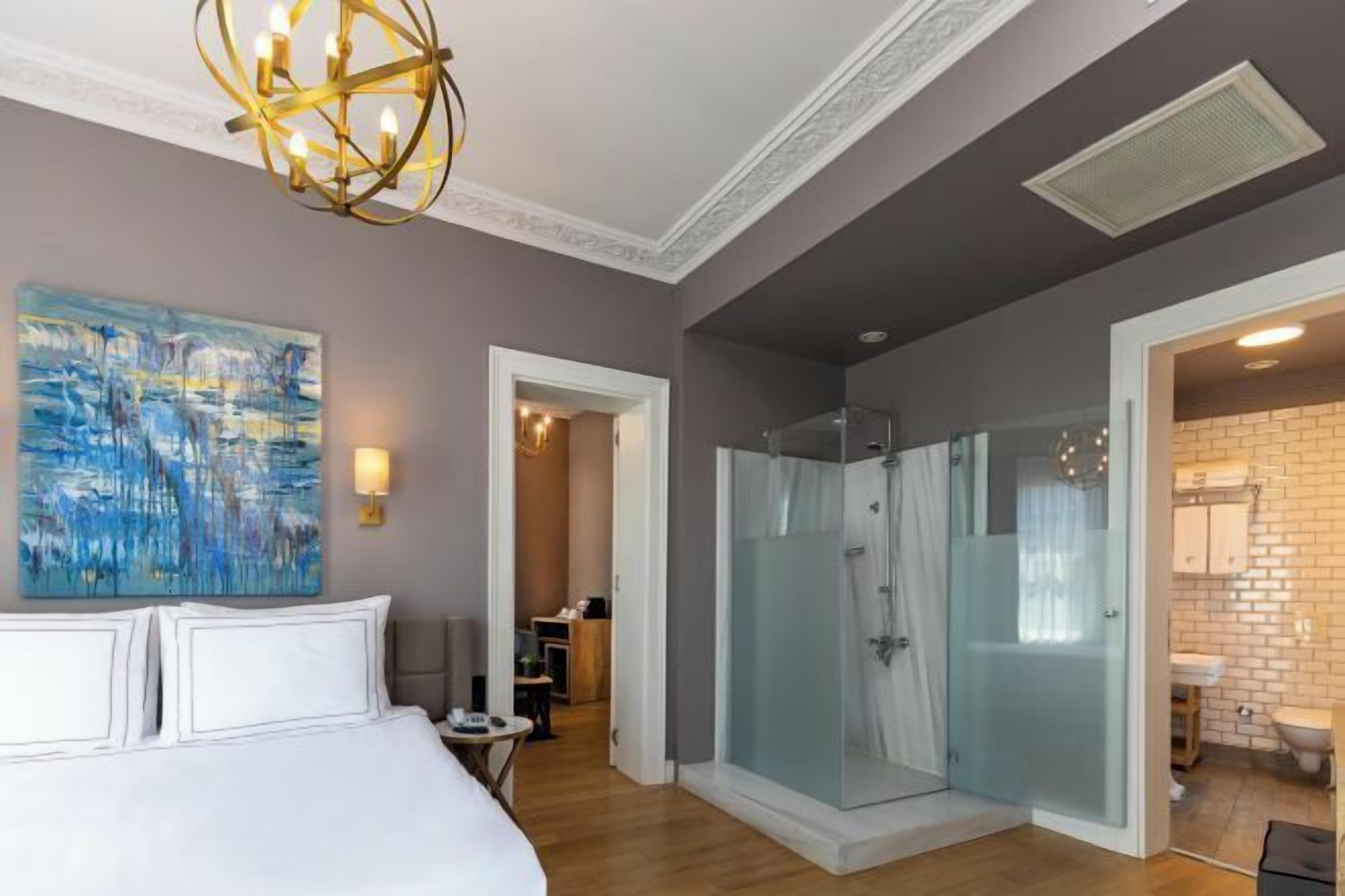 Premium bedding, minibar, in-room safe, soundproofing
