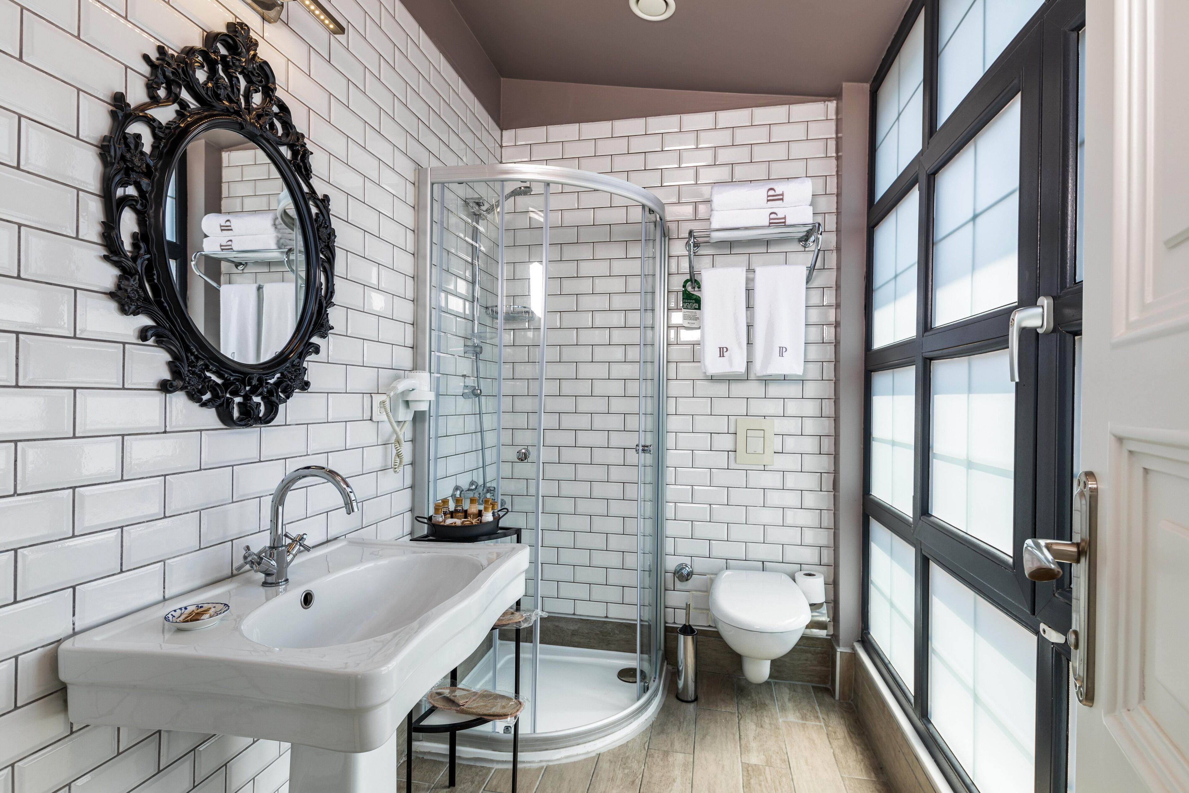 panoramic room (deluxe) | bathroom | shower, rainfall showerhead, free toiletries, hair dryer