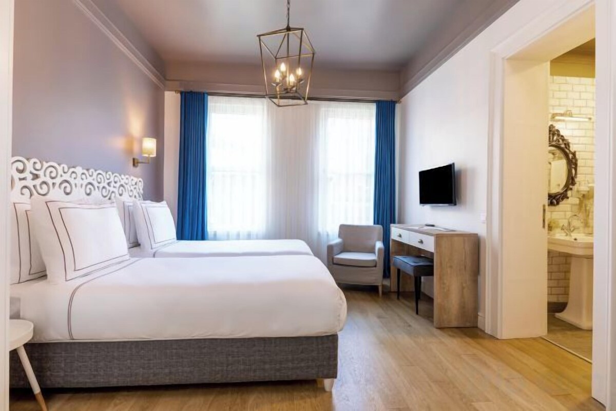 Premium bedding, minibar, in-room safe, soundproofing