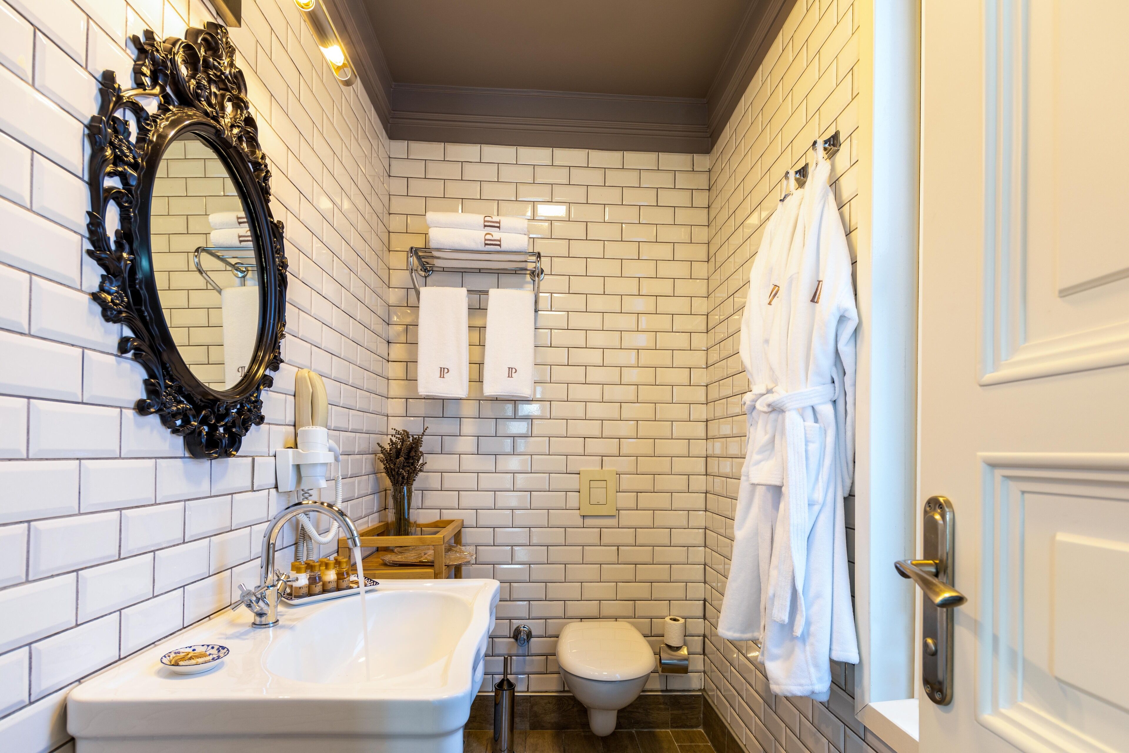 shower, rainfall showerhead, free toiletries, hair dryer