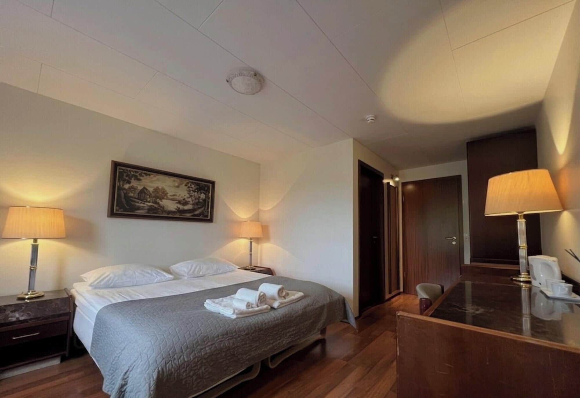Superior Double or Twin Room, Private Bathroom | Desk, laptop workspace, free WiFi, bed sheets