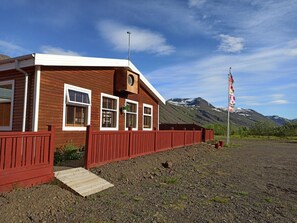 Porch - Engimýri Lodge (Bakki)