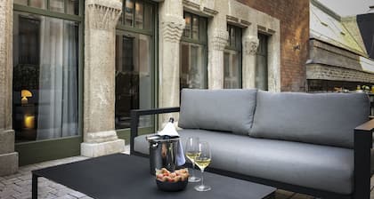 Kozmo Hotel Suites & Spa - Small Luxury Hotels of the World