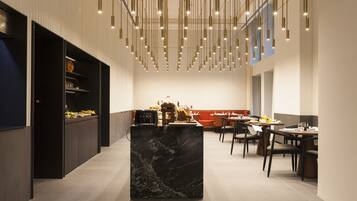 Colazione a buffet, servita tutte le mattine (30 EUR a persona)