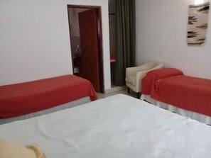Chambre triple Standard | Literie fournie