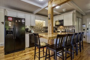 Micro-ondas, lava-louças, cafeteira/chaleira